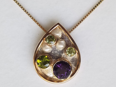 August is Hot and so is it's Birthstone: Peridot